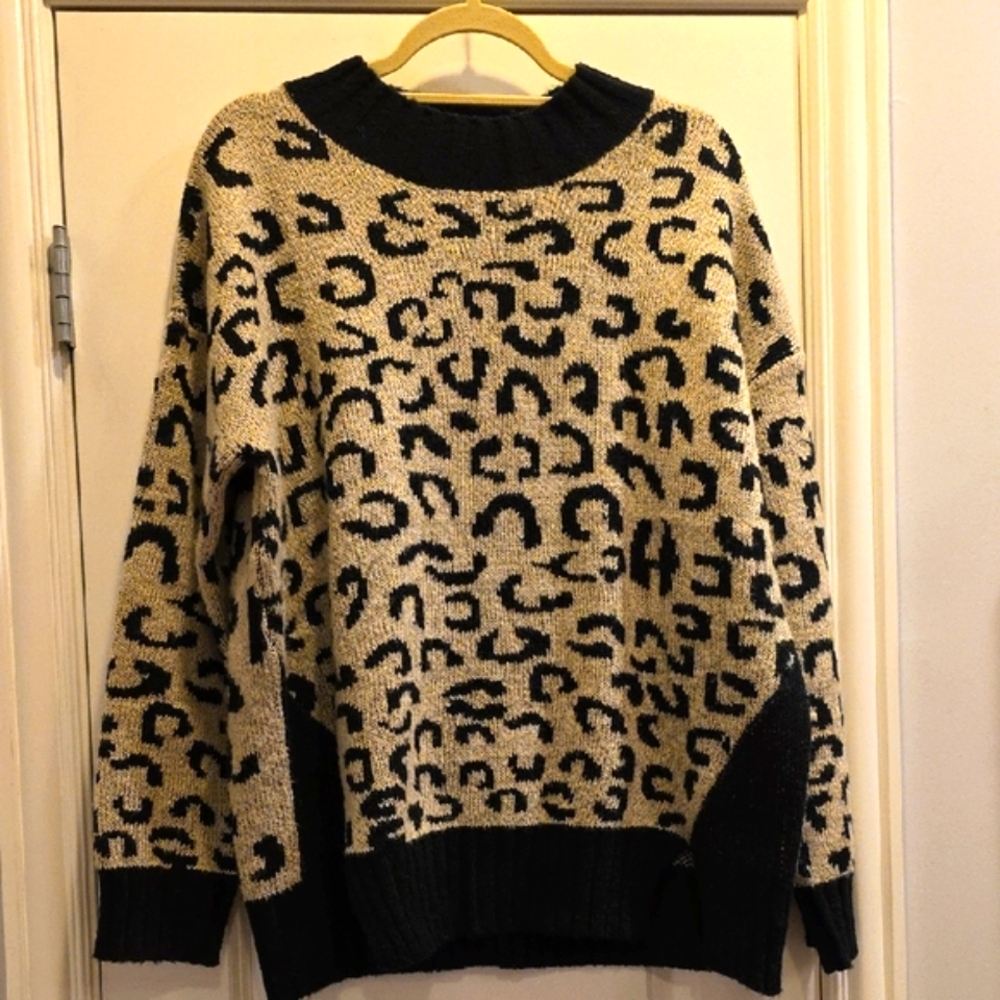 NWOT DAVI & DANI Black and Creamy Gray Leopard Sweater - Picture 1 of 7